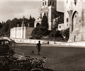 聖堂のある広場 [式場隆三郎, カメラ毎日 1955年10月号より]のサムネイル画像
