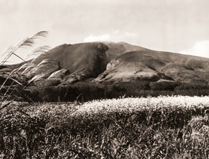 秋の浅間山 [柴崎高陽, カメラ毎日 1955年10月号より]のサムネイル画像