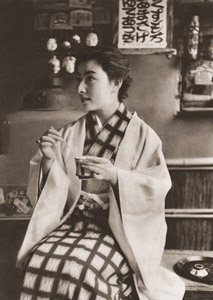 山本富士子さん [秋山庄太郎, カメラ毎日 1956年3月号より]のサムネイル画像