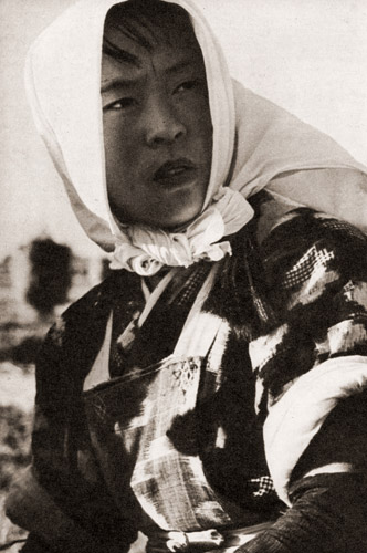 農村の女性 農婦 [木村伊兵衛, カメラ毎日 1956年3月号より] パブリックドメイン画像 
