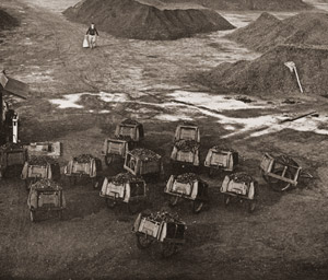 貯炭場 [小林明, カメラ毎日 1956年3月号より]のサムネイル画像