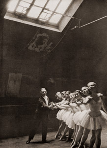 パリのバレー練習所 [アルフレッド・アイゼンシュテット, 1931年, カメラ毎日 1956年3月号より]のサムネイル画像