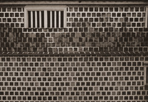 倉敷ところどころ 倉の壁 [緑川洋一, カメラ毎日 1955年4月号より]のサムネイル画像