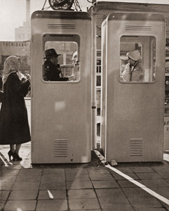 二つの世界 [渡辺正次, カメラ毎日 1955年6月号より]のサムネイル画像