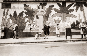 バスを待つ人 [小林芳, カメラ毎日 1955年6月号より]のサムネイル画像