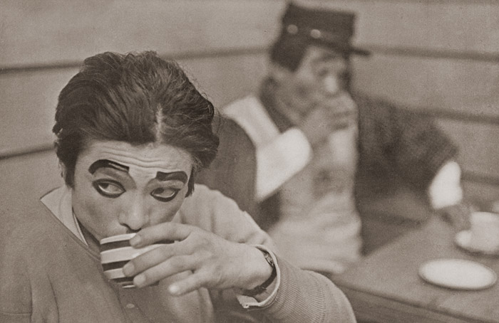 アド・マン [土門拳, カメラ毎日 1955年6月号より] パブリックドメイン画像 