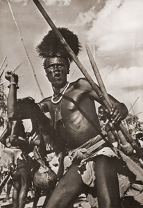 シルーク族の戦士 [エリオット・エリソフォン, カメラ毎日 1955年6月号より]のサムネイル画像