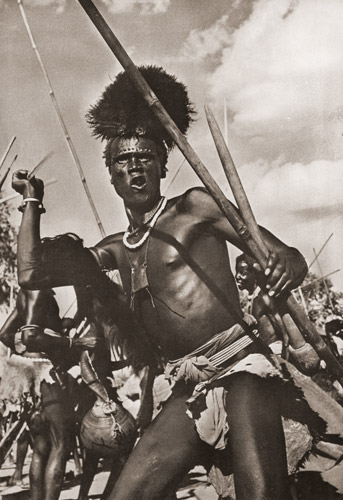 シルーク族の戦士 [エリオット・エリソフォン, カメラ毎日 1955年6月号より] パブリックドメイン画像 