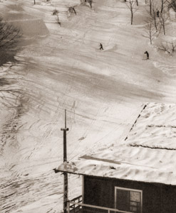 朝のスロープ [小合正勝, カメラ毎日 1956年2月号より]のサムネイル画像
