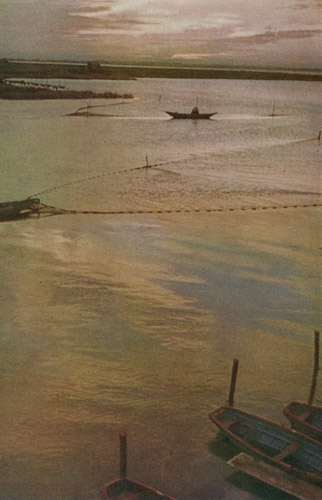 夕映えの水面 [堀江孝一, カメラ毎日 1956年2月号より] パブリックドメイン画像 