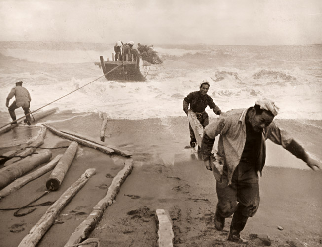 出漁の直後 [浦島甲一, カメラ毎日 1956年11月号より] パブリックドメイン画像 