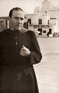 ブエノスアイレスの街角 ルハン寺院の前 [堀内初太郎, カメラ毎日 1956年11月号より]のサムネイル画像