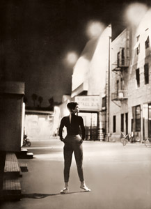 無題(麗しのサブリナのセットにいるオードリー・ヘプバーン） [マーク・ショー, カメラ毎日 1956年11月号より]のサムネイル画像