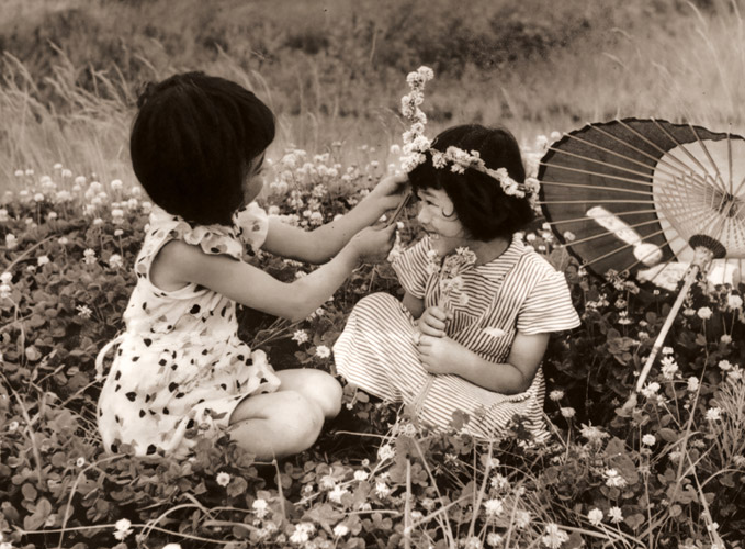 うれしい女王様 [田村博親, 日本カメラ 1953年10月号より] パブリックドメイン画像 