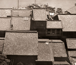 港町の風景 [阿部旭, 日本カメラ 1953年10月号より]のサムネイル画像