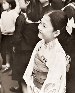 ほほえむ子 [高橋政祺, 日本カメラ 1953年10月号より]のサムネイル画像