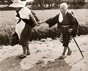 いなか道 [酒田一二, 日本カメラ 1955年2月号より]のサムネイル画像