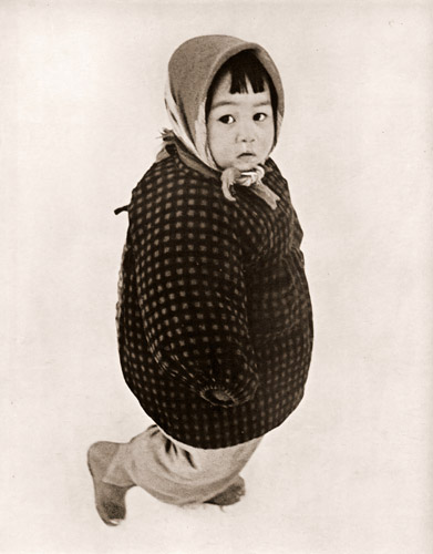 雪の子 [小西朝一, 日本カメラ 1955年2月号より] パブリックドメイン画像 