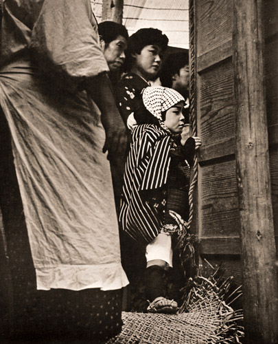 舞台裏 [樋下和雄, 日本カメラ 1955年2月号より] パブリックドメイン画像 