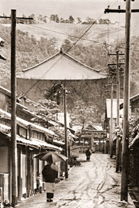 奈良の町 [佐保山堯海, 日本カメラ 1955年2月号より]のサムネイル画像