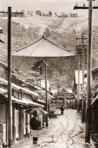 奈良の町 [佐保山堯海, 日本カメラ 1955年2月号より] パブリックドメイン画像 