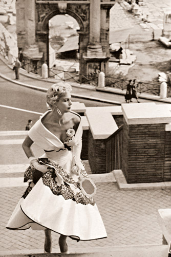 古都・ローマの人々 ファッション・モデル 2 [早田雄二, 日本カメラ 1955年2月号より] パブリックドメイン画像 
