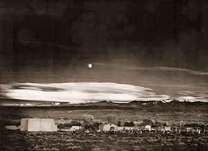 ヘルマンデスの月（ニューメキシコ） [アンセル・アダムス, 日本カメラ 1955年2月号より]のサムネイル画像