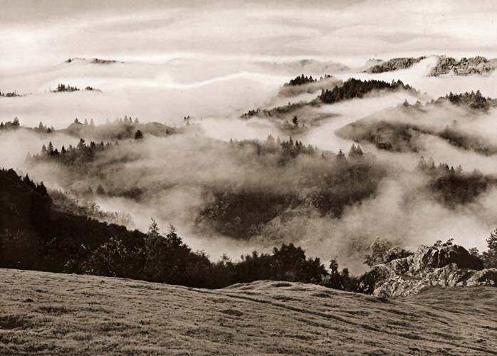 コースト・ランジ丘の雨 [アンセル・アダムス, 日本カメラ 1955年2月号より] パブリックドメイン画像 