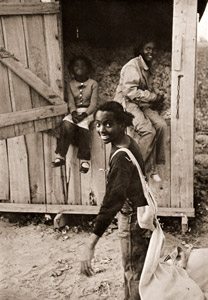 綿つみ [エーリヒ・ハートマン, 日本カメラ 1955年2月号より]のサムネイル画像