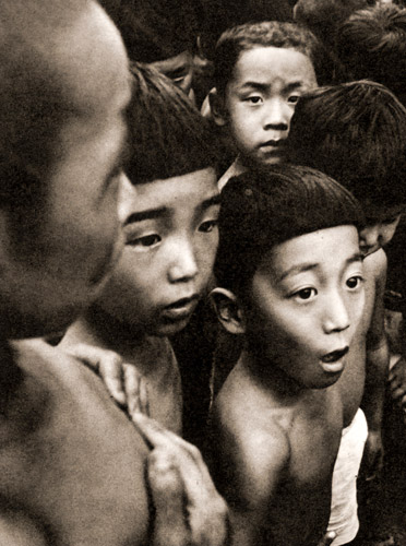 はだかの子供達 [稲村不二雄, 日本カメラ 1956年1月号より] パブリックドメイン画像 