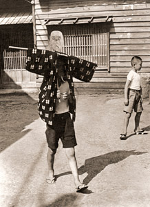 北国の子供 [都筑弘雄, 日本カメラ 1956年1月号より]のサムネイル画像