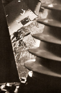 重電機工業(電弧溶接） [渡辺義雄, 日本カメラ 1956年1月号より]のサムネイル画像
