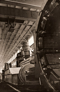 重電機工業(部品置場） [渡辺義雄, 日本カメラ 1956年1月号より]のサムネイル画像