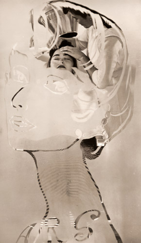 美容室にて [東条猛, 日本カメラ 1956年4月号より] パブリックドメイン画像 
