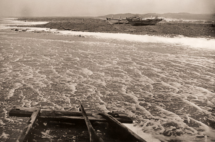 冬の日本海岸 [八木下弘, 日本カメラ 1956年4月号より] パブリックドメイン画像 