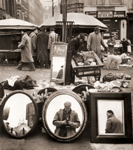 蚤の市 [フリツ・ウルリッヒ・パウジン, 月刊カメラ 1956年10月号より]のサムネイル画像