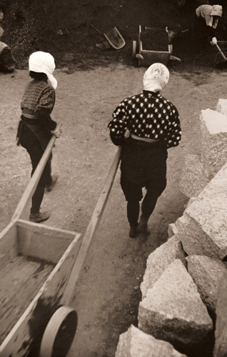 働く人 [山内保, 月刊カメラ 1956年10月号より] パブリックドメイン画像 