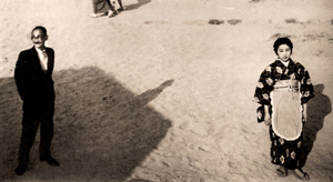 茶谷老人とその娘 [植田正治, 日本カメラ 1952年2月より]のサムネイル画像