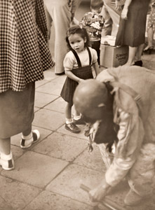 銀座にて [藤井克己, 日本カメラ 1952年2月より]のサムネイル画像