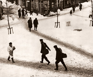 Snow Town [Kazuo Kobayashi,  from Nippon Camera March 1955] Thumbnail Images