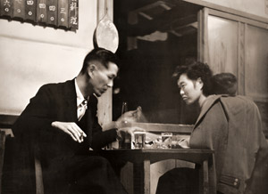 或る夫婦 [犬木貞夫, 日本カメラ 1955年3月号より]のサムネイル画像