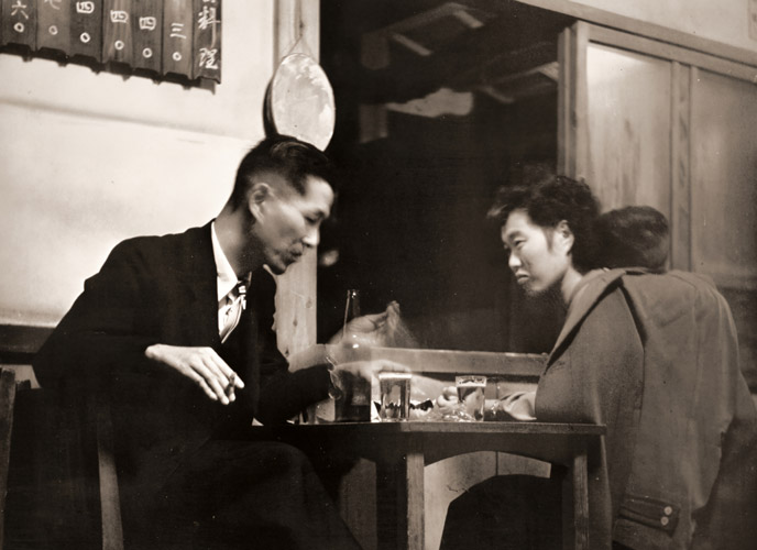 或る夫婦 [犬木貞夫, 日本カメラ 1955年3月号より] パブリックドメイン画像 