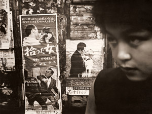 街の一隅 [中村忠三, 日本カメラ 1955年3月号より]のサムネイル画像