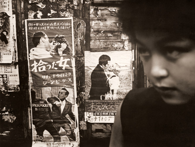 街の一隅 [中村忠三, 日本カメラ 1955年3月号より] パブリックドメイン画像 