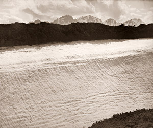 残雪の大滝山にて [中沢義直, カメラ毎日 1954年9月号より]のサムネイル画像