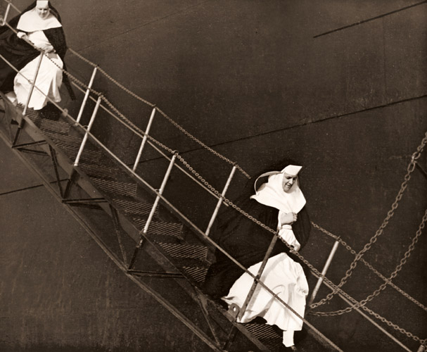 Nuns Descending [Yoshio Okubo,  from Camera Mainichi September 1954]