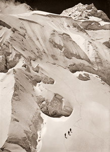 氷壁登高 [依田隆喜, カメラ毎日 1954年9月号より]のサムネイル画像