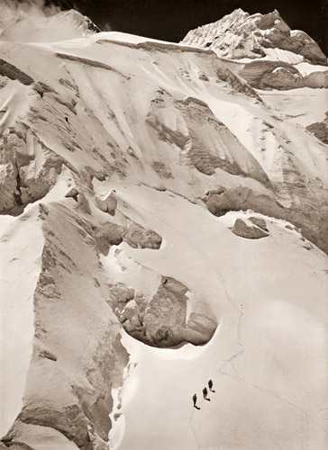 氷壁登高 [依田隆喜, カメラ毎日 1954年9月号より] パブリックドメイン画像 
