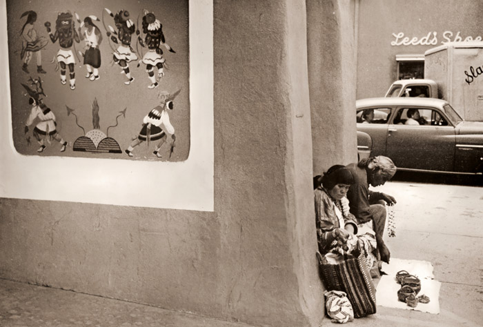 街角 [エルンスト・ハアス, カメラ毎日 1954年9月号より] パブリックドメイン画像 