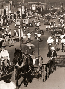 跨線橋界隈（跨線橋の上から街景を見渡したところ） [工藤正市, 日本カメラ 1955年11月号より]のサムネイル画像